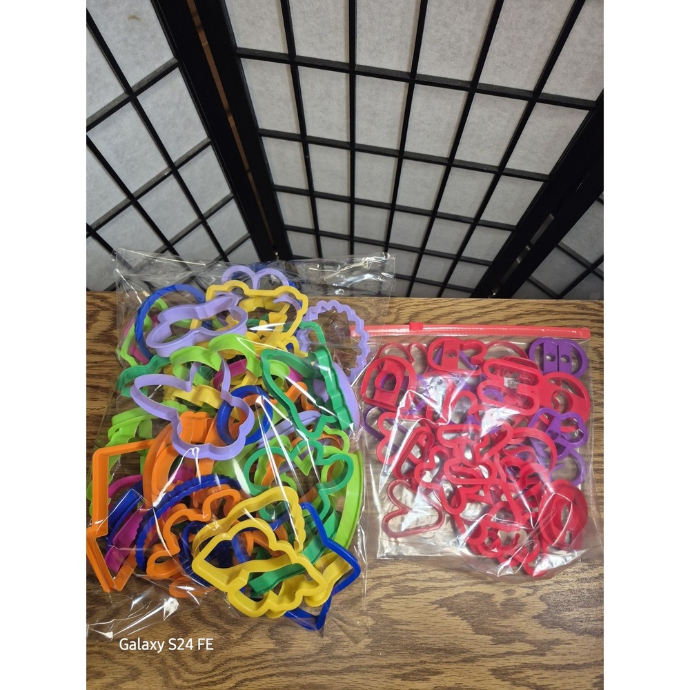 78 Pc Plastic cookie Cutter Set - Picture 3 of 4
